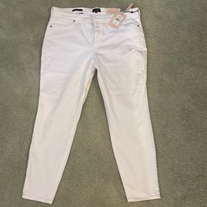 NWT NYDJ size 14W white skinny jeans